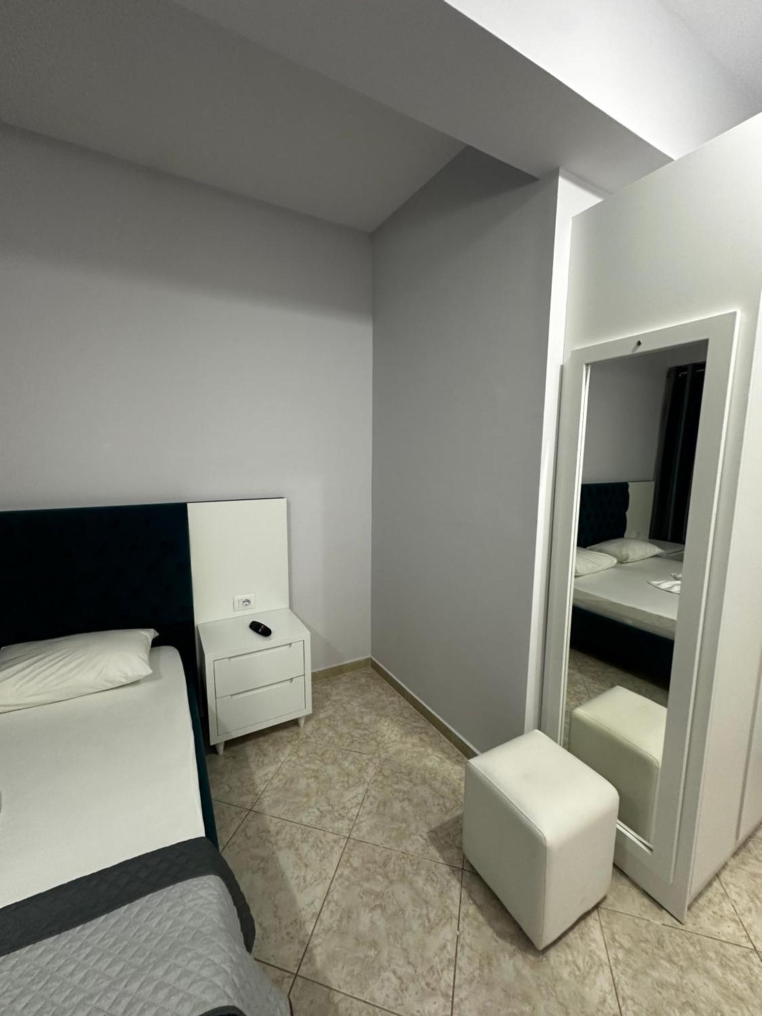 Ylli'S Apartments Sarande Exterior photo